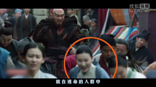 Lỗi khó tin trong phim cổ trang: Xác chết nằm chơi điện thoại, ô tô chạy trên đường